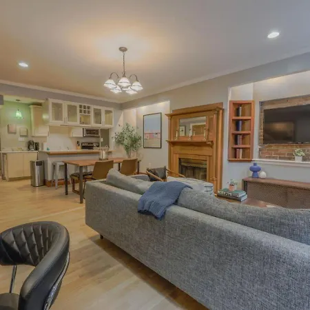 Classic 2Bed 2Bath Apartment W Patio In Back Bay
